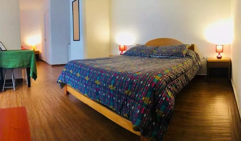 Hostal Lacroix