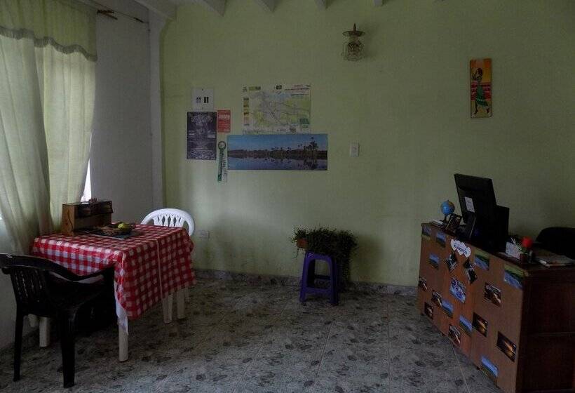 פונדק Los De A Pie