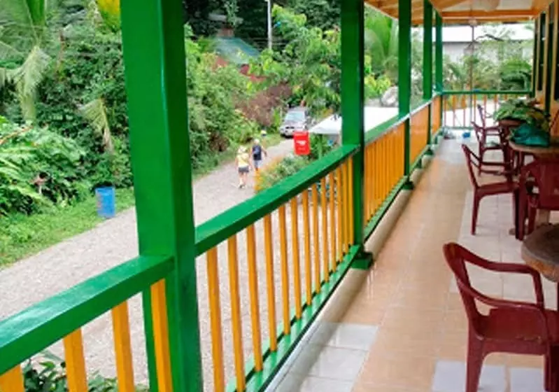 ホテル Cabinas Manzanillo Caribe Sur Cr