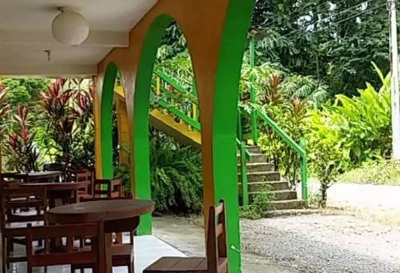 ホテル Cabinas Manzanillo Caribe Sur Cr