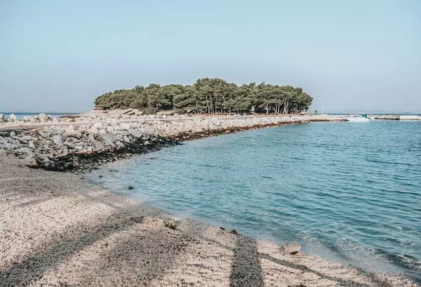 Hotelli Colentum Resort Murter