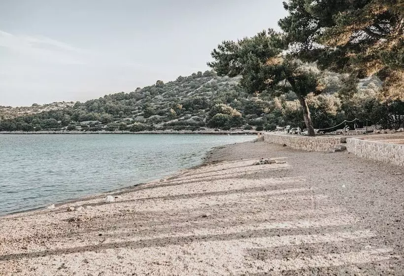 Hotelli Colentum Resort Murter