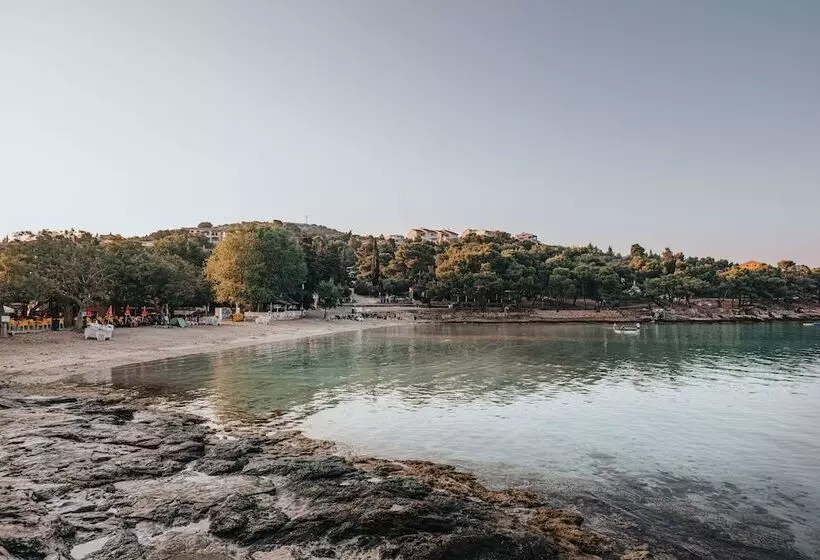 Hotelli Colentum Resort Murter