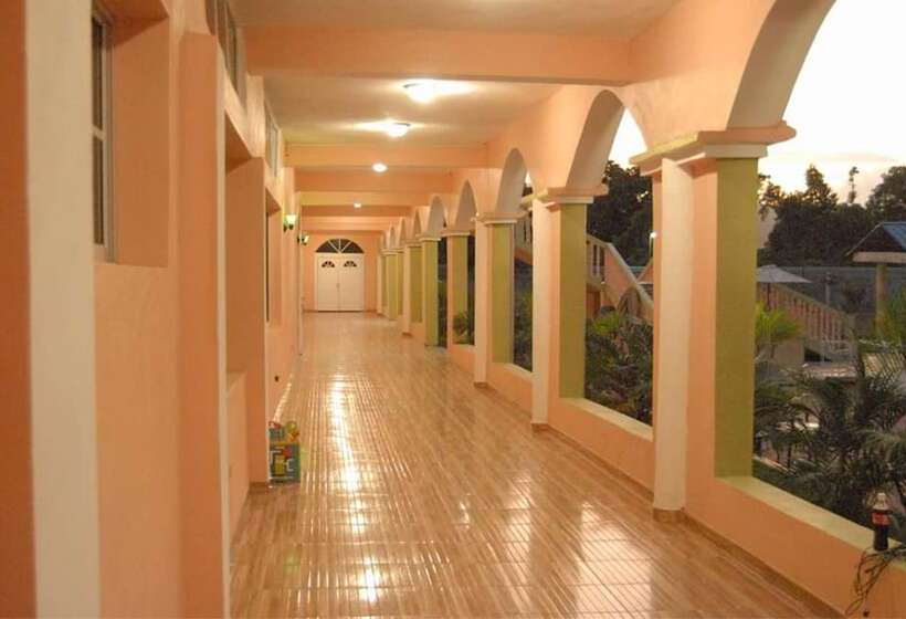 هتل Extravaganza Resort