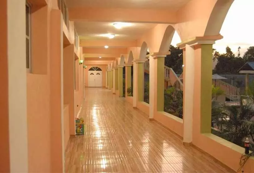 هتل Extravaganza Resort