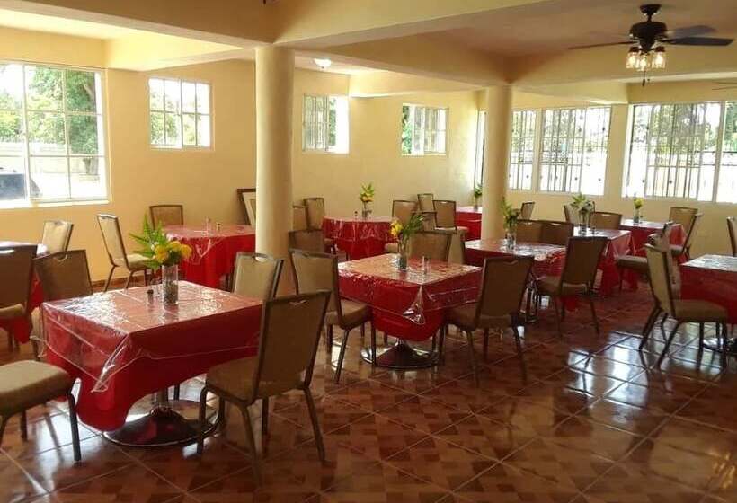 هتل Extravaganza Resort