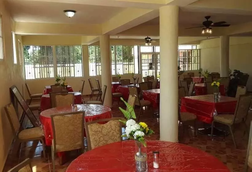 هتل Extravaganza Resort