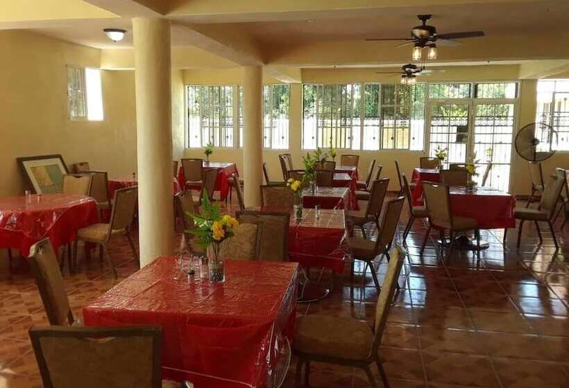 هتل Extravaganza Resort