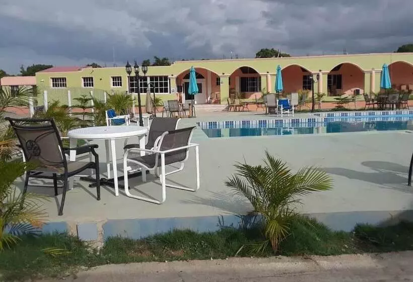 هتل Extravaganza Resort