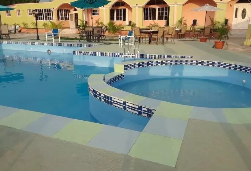 هتل Extravaganza Resort