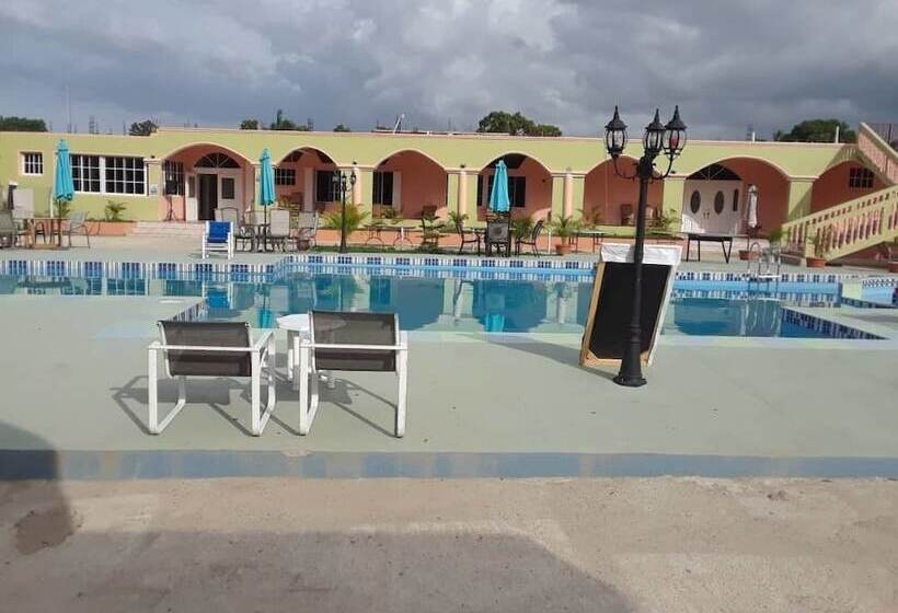 هتل Extravaganza Resort