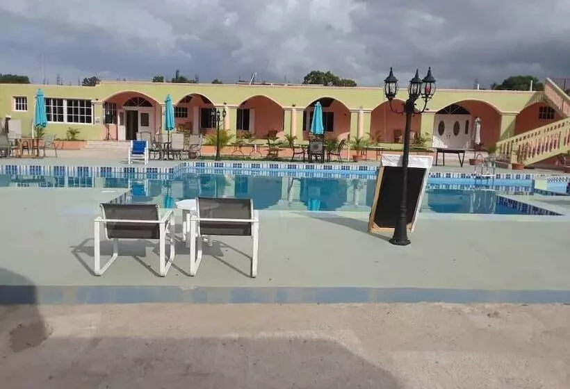 هتل Extravaganza Resort