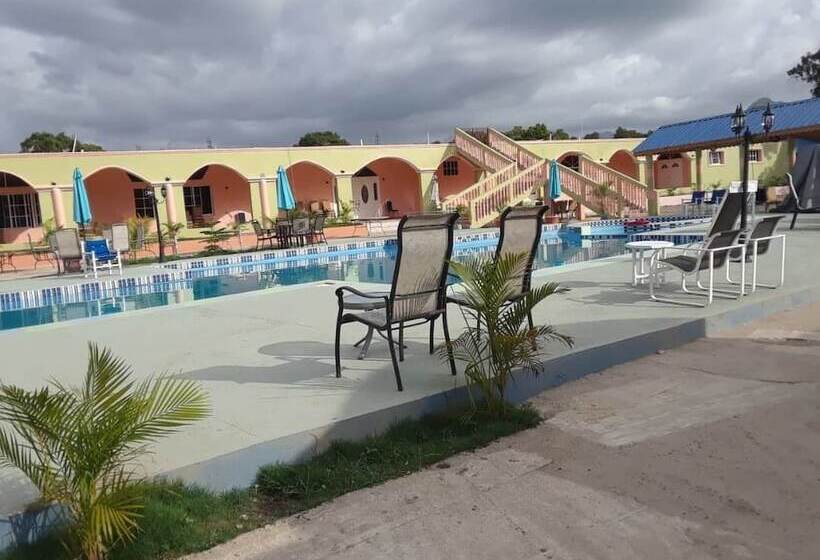 هتل Extravaganza Resort