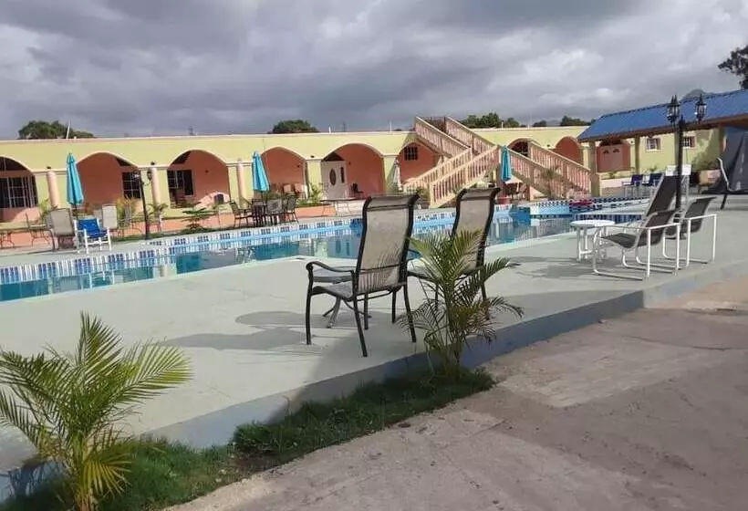 هتل Extravaganza Resort