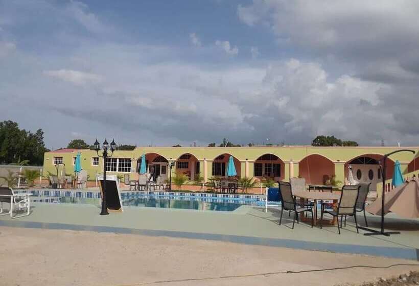 هتل Extravaganza Resort