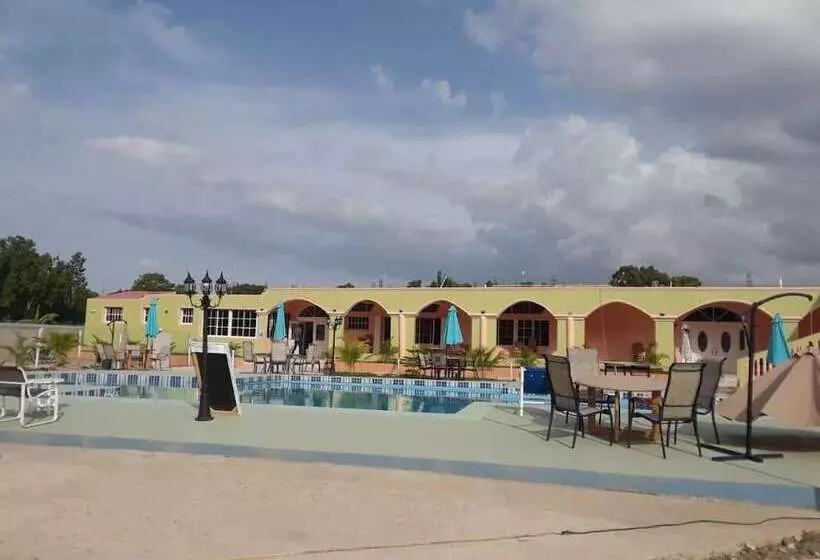 هتل Extravaganza Resort