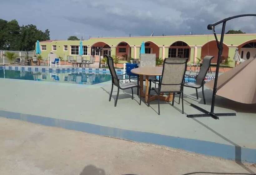 هتل Extravaganza Resort