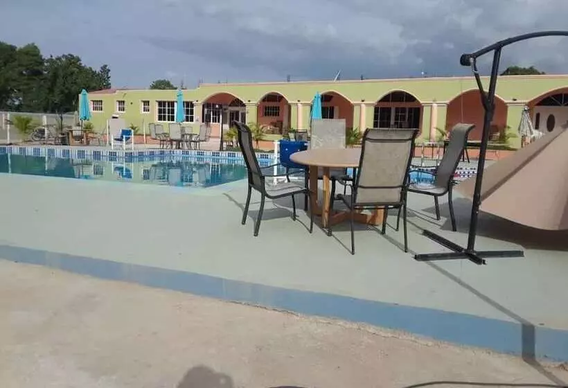 هتل Extravaganza Resort