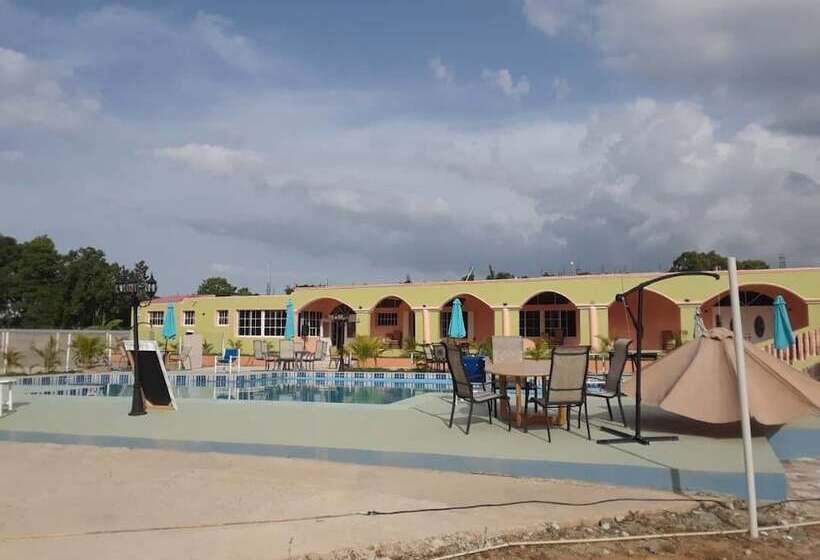 هتل Extravaganza Resort