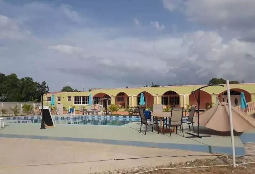 هتل Extravaganza Resort