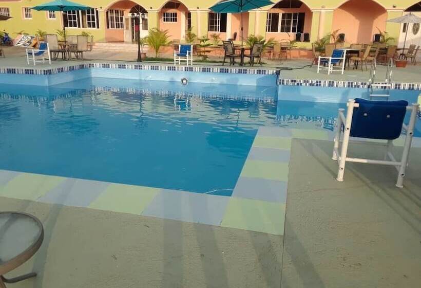 هتل Extravaganza Resort