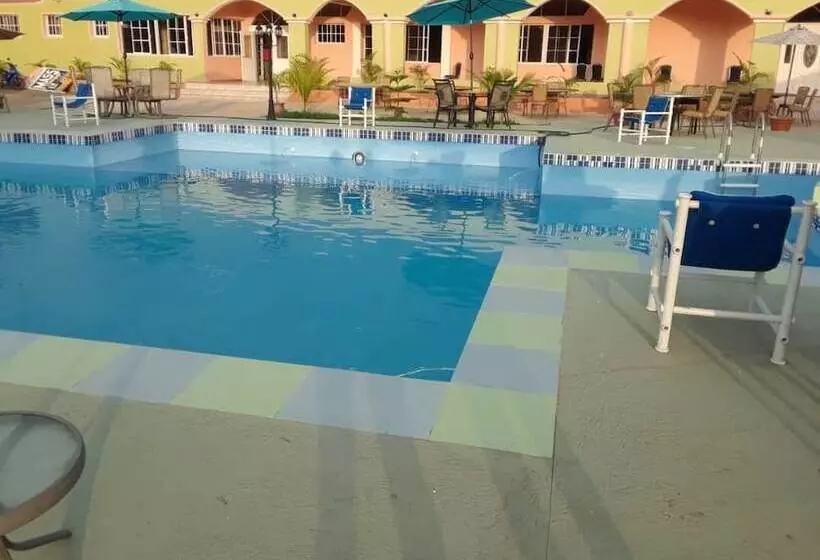 هتل Extravaganza Resort