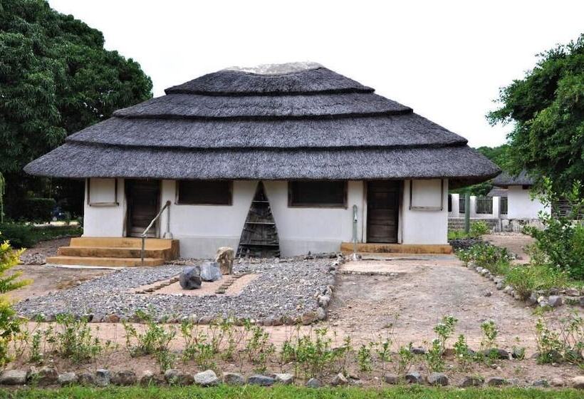 ホテル Lake Shore Lodge & Campsite