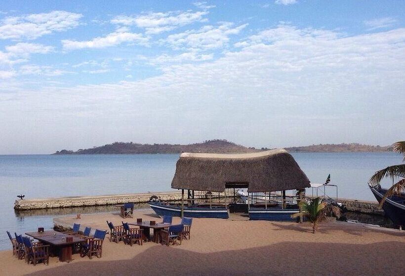 ホテル Lake Shore Lodge & Campsite