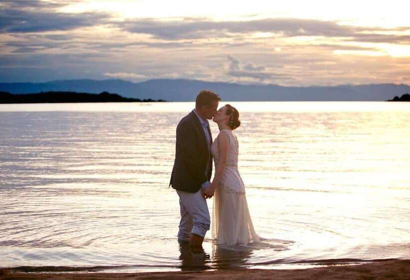 ホテル Lake Shore Lodge & Campsite