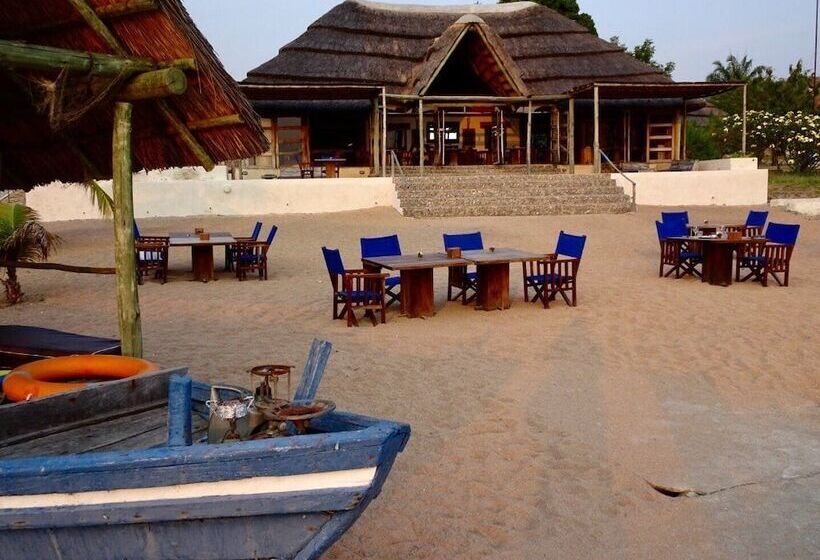 ホテル Lake Shore Lodge & Campsite