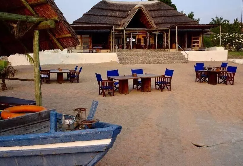 ホテル Lake Shore Lodge & Campsite