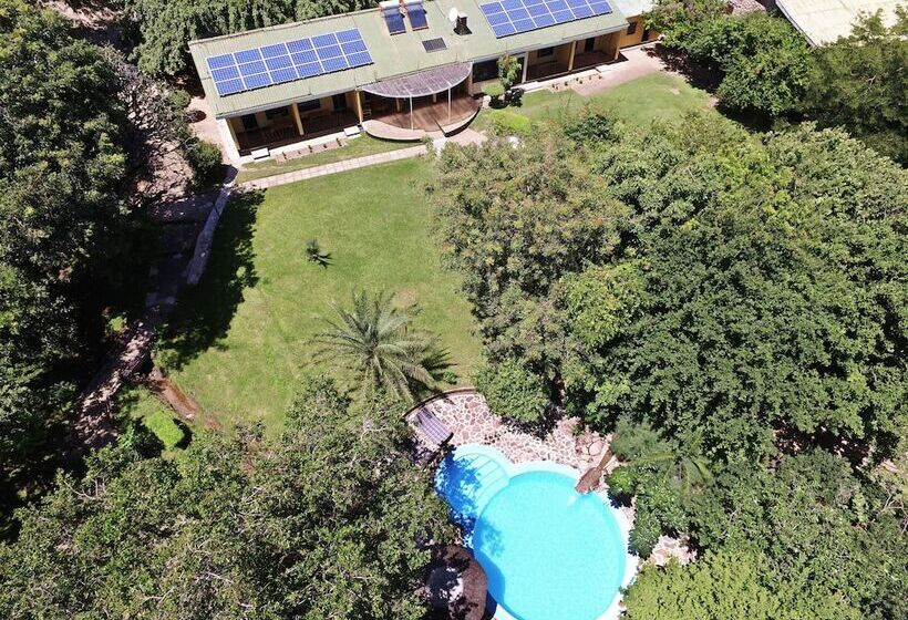 هتل Safari Beach Lodge