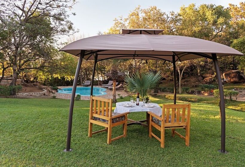 هتل Safari Beach Lodge