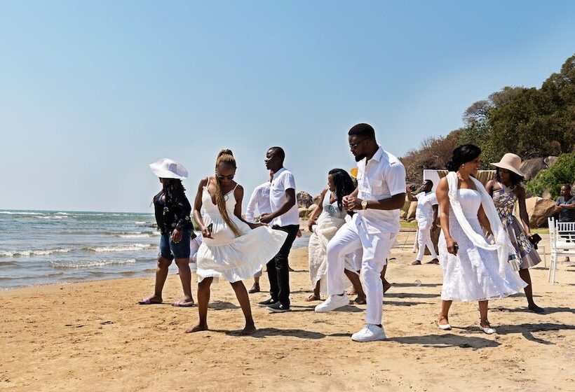 هتل Safari Beach Lodge