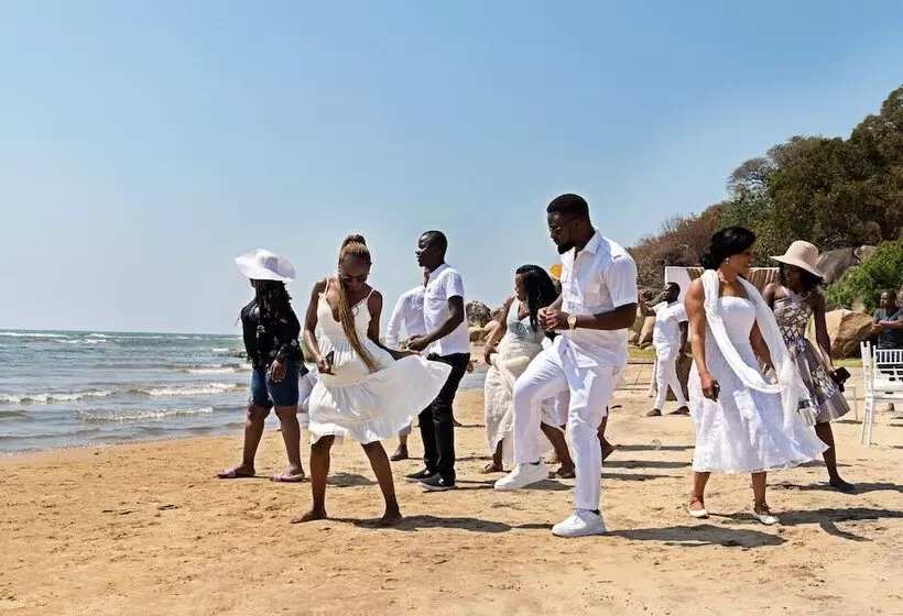 هتل Safari Beach Lodge