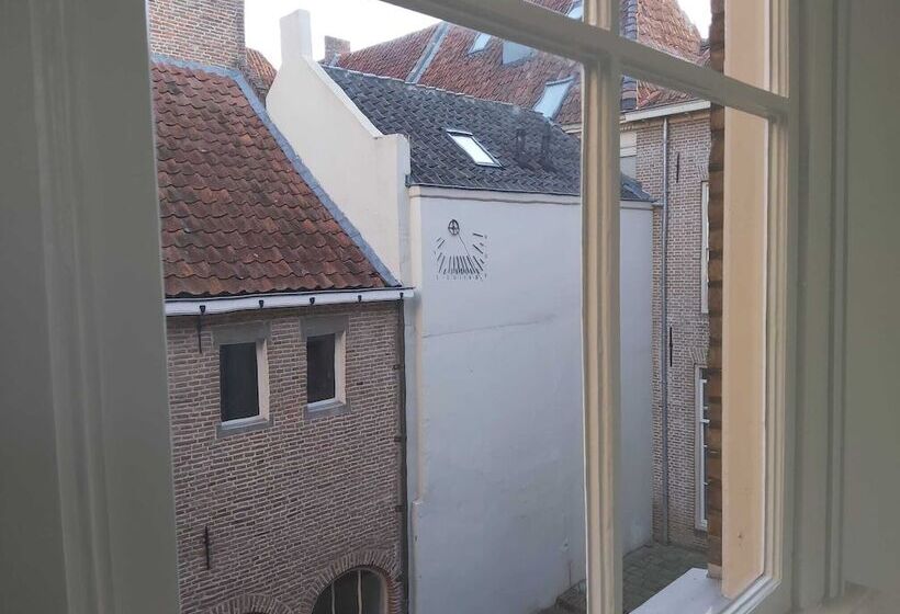 בית מלון כפרי Stadslogement Bij De Sassenpoort