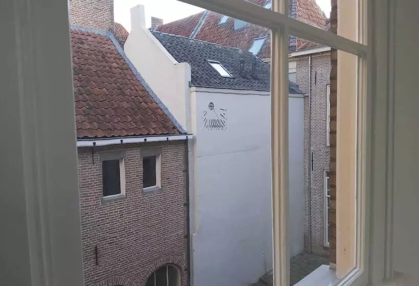 Hotelli Stadslogement Bij De Sassenpoort