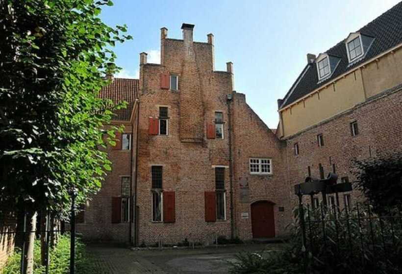 בית מלון כפרי Stadslogement Bij De Sassenpoort