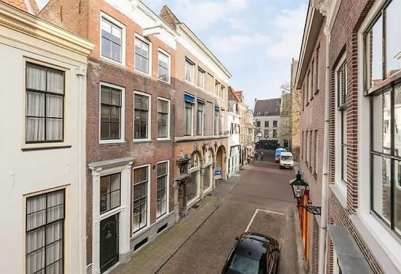 Hotelli Stadslogement Bij De Sassenpoort