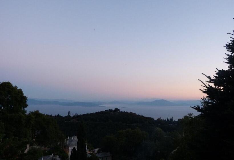 ホテル Ta Xelidonakia