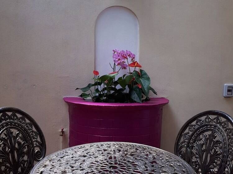 Пансион Casa De Ambrose