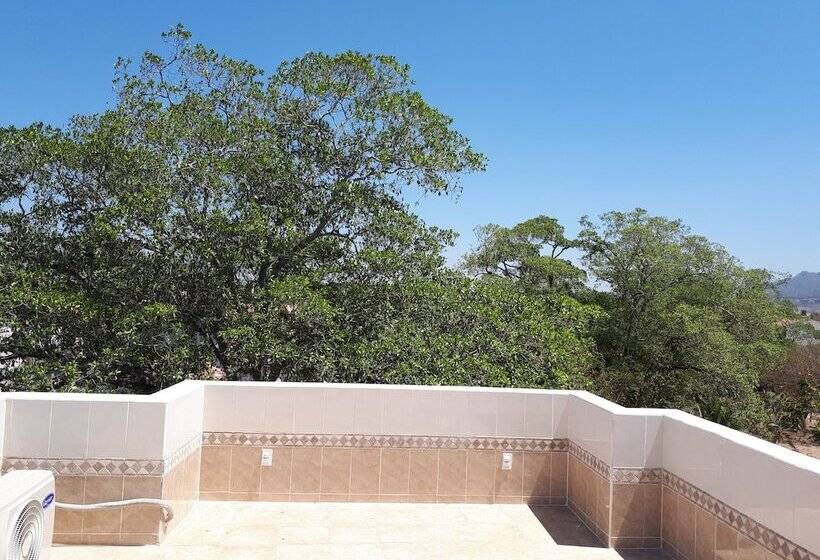 Пансион Casa De Ambrose