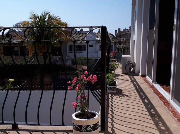 Пансион Casa De Ambrose