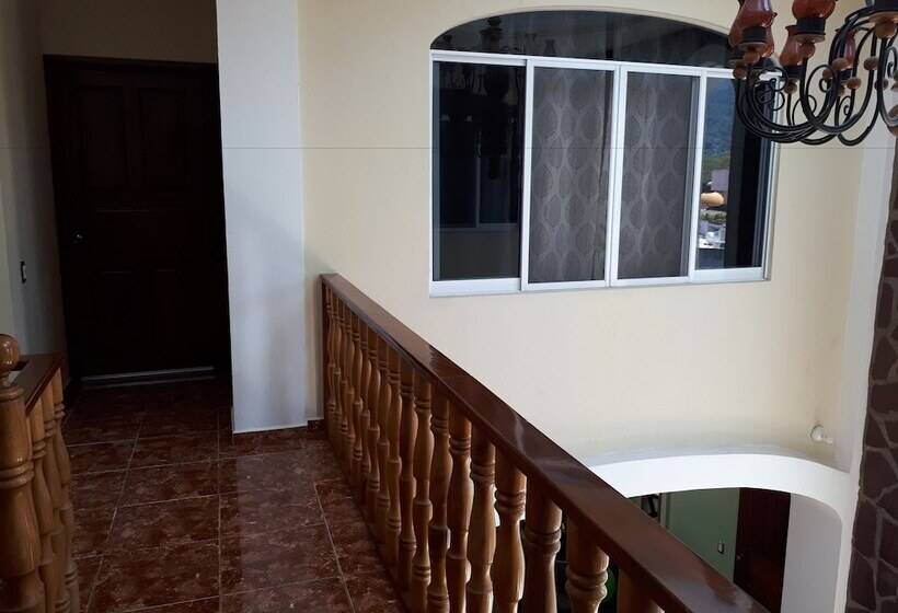 Пансион Casa De Ambrose