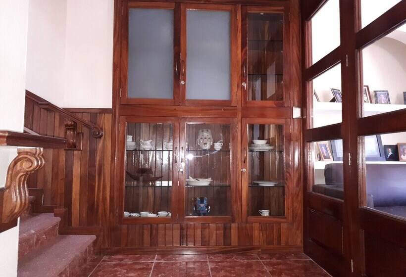 Пансион Casa De Ambrose