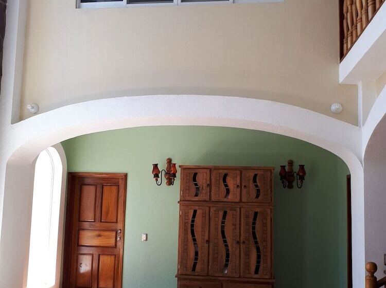 Пансион Casa De Ambrose