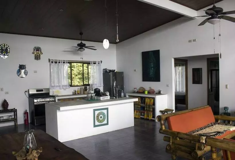پانسیون Casa Nautika Guest House