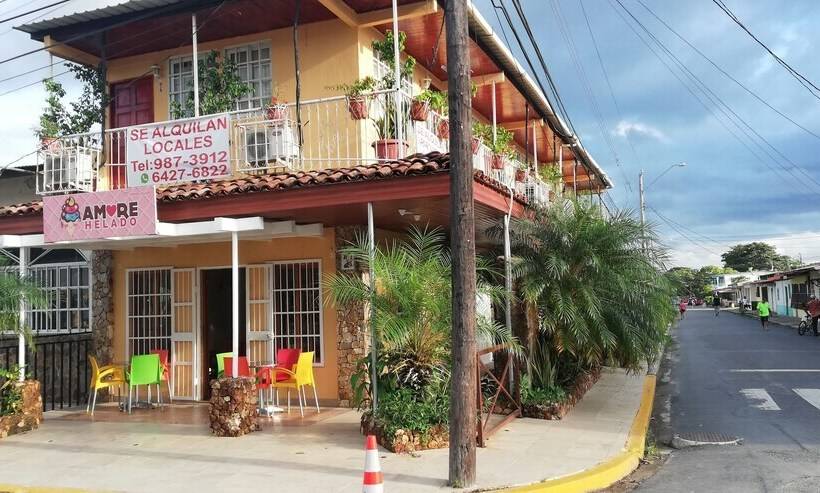 بنسيون Las Catalinas Hotel Plaza Numero 1