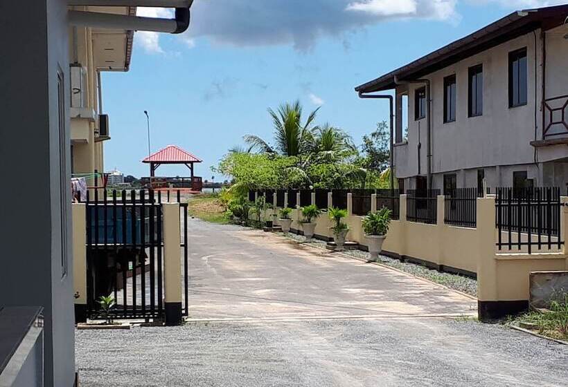 پانسیون Riverside Bungalows Commewijne