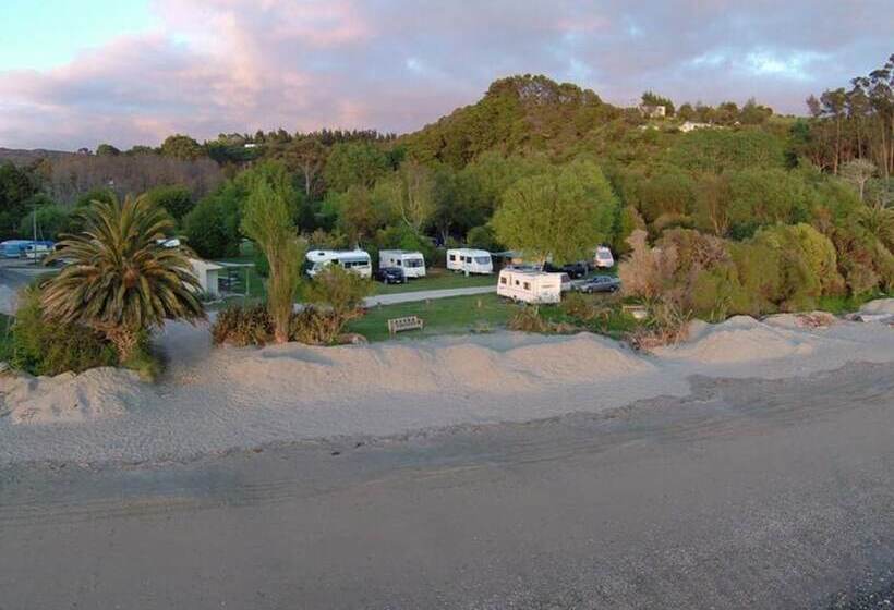 리조트 Golden Bay Holiday Park